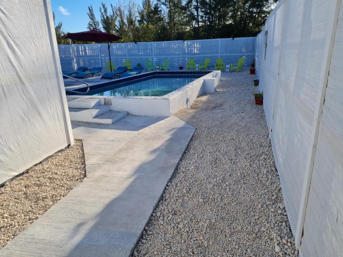 Bell At The Airport Suites Adults Only - Free Airport Transportation Nassau Luaran gambar