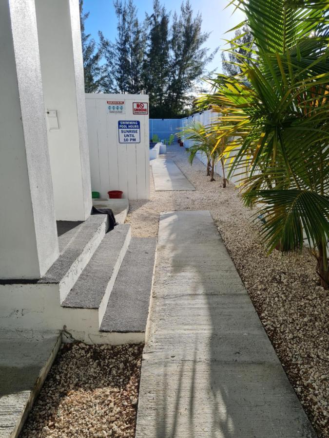 Bell At The Airport Suites Adults Only - Free Airport Transportation Nassau Luaran gambar