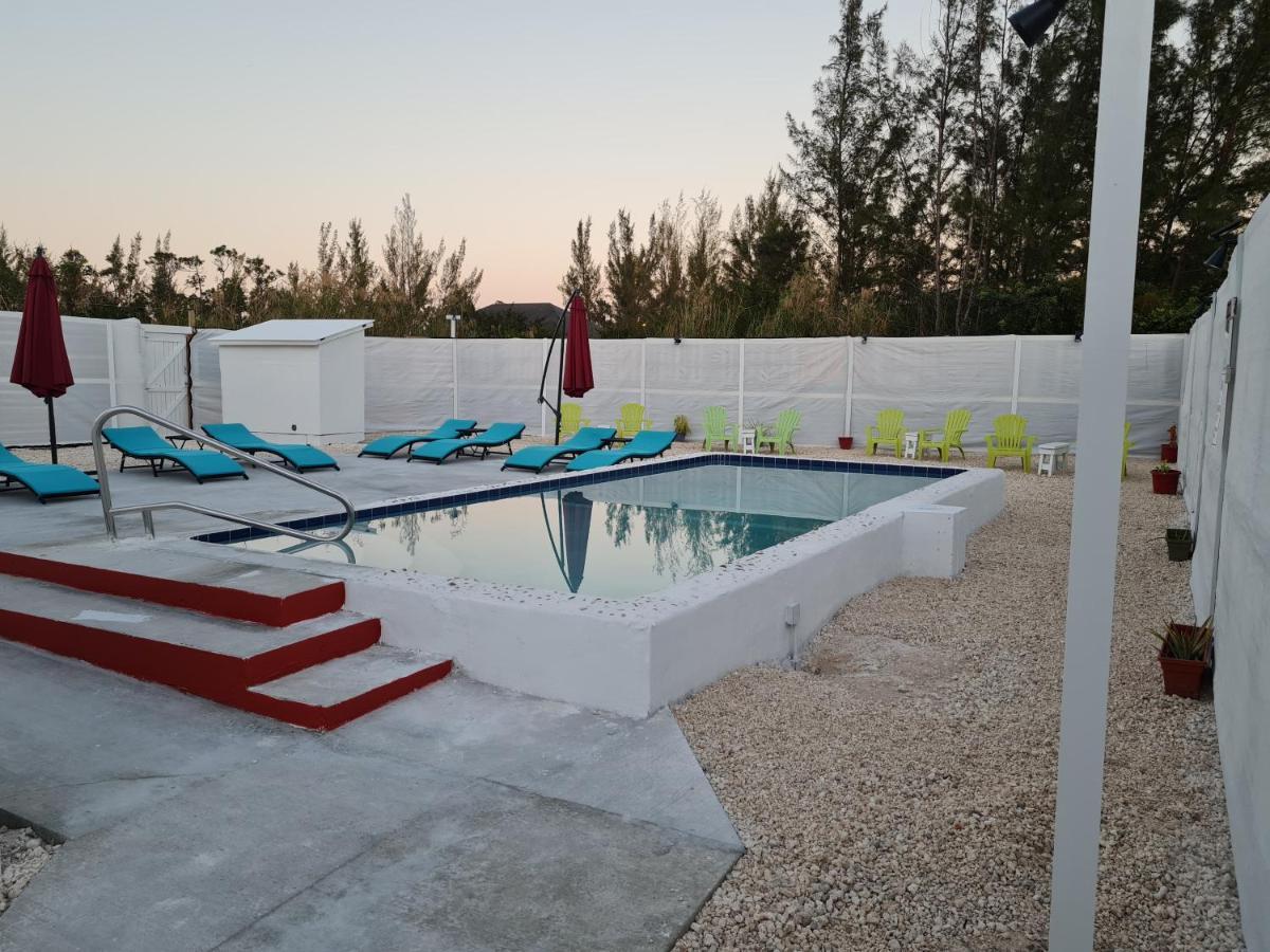 Bell At The Airport Suites Adults Only - Free Airport Transportation Nassau Luaran gambar