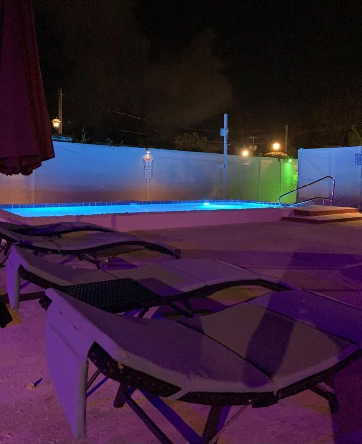 Bell At The Airport Suites Adults Only - Free Airport Transportation Nassau Luaran gambar