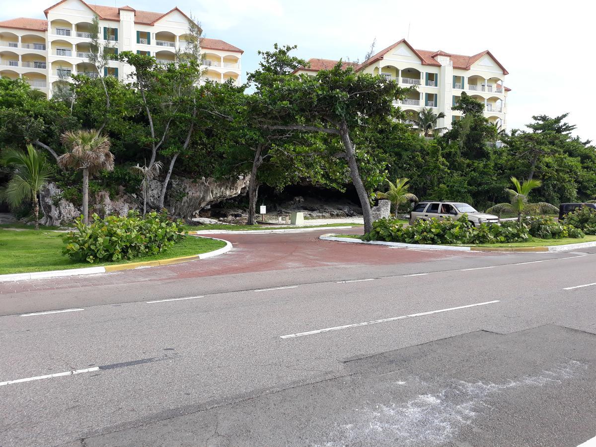 Bell At The Airport Suites Adults Only - Free Airport Transportation Nassau Luaran gambar