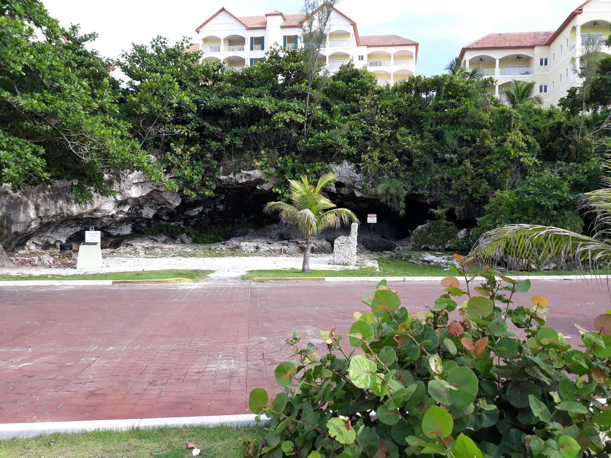 Bell At The Airport Suites Adults Only - Free Airport Transportation Nassau Luaran gambar