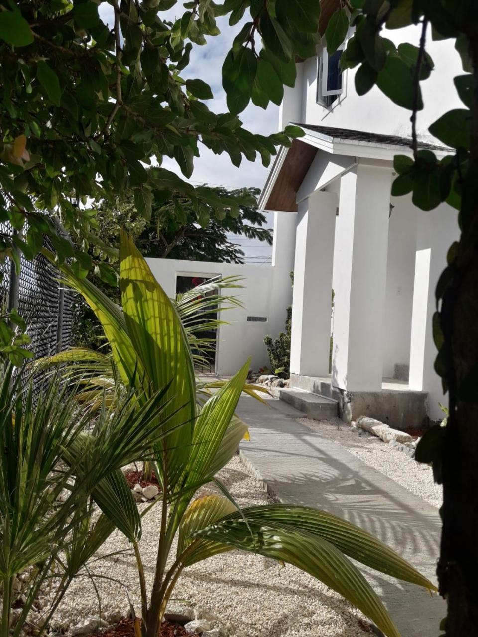 Bell At The Airport Suites Adults Only - Free Airport Transportation Nassau Luaran gambar